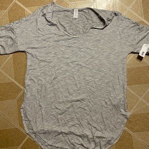 Rounded neck stripe shirt